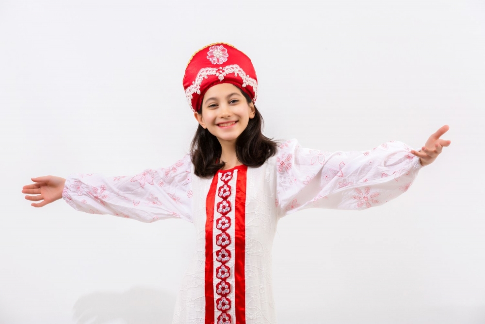 ülke-rus-beyaz-kız-kostumu